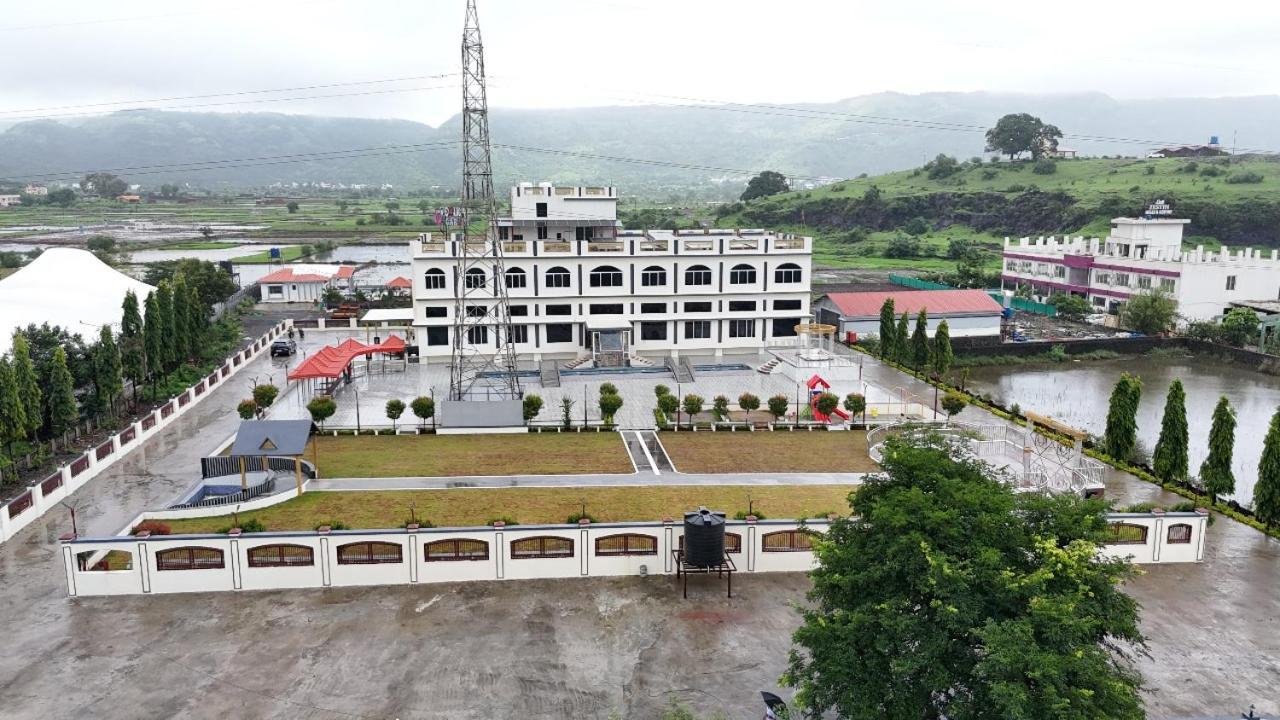 Vedika Garden Hotel Lonavala Exterior foto