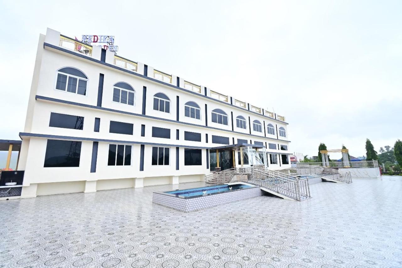 Vedika Garden Hotel Lonavala Exterior foto