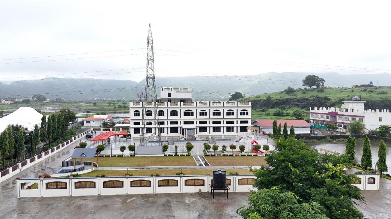 Vedika Garden Hotel Lonavala Exterior foto
